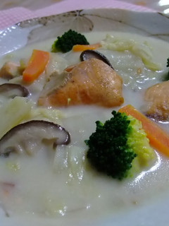 A picture of Cream Stew with Salmon and Napa Cabbage.