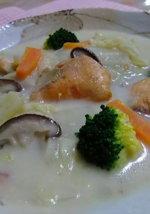 A picture of Cream Stew with Salmon and Napa Cabbage.