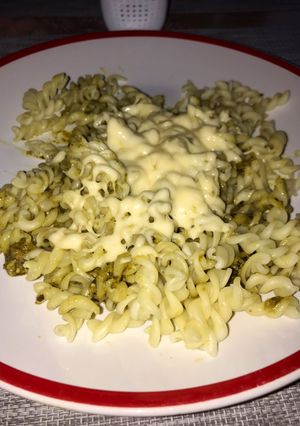 Pestós-kolbászos tészta recept fotója