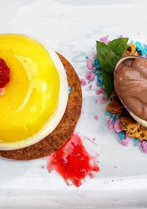 Una foto de Panna cotta de maracuyá