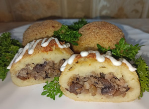 Фото Картофельные зразы с фаршем и грибами в духовке👍.