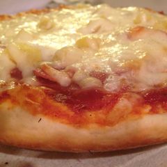A picture of Hawaiian Pan Pizza.