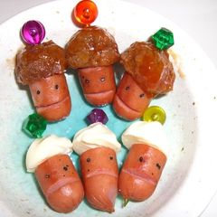 A picture of Character Bento Acorn Boys with Wiener Sausages.