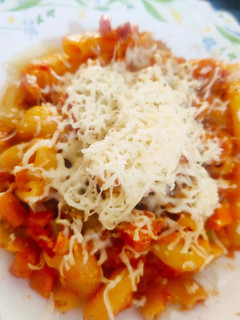 A picture of Cheesy Macaroni in tomato and cream sauce.