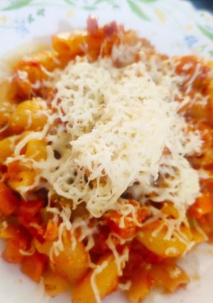 A picture of Cheesy Macaroni in tomato and cream sauce.