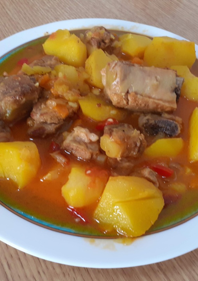 Una foto de Guiso de patatas con costilla
