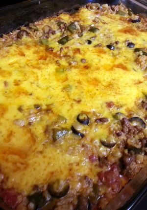 A picture of Cheesy beef and rice casserole.