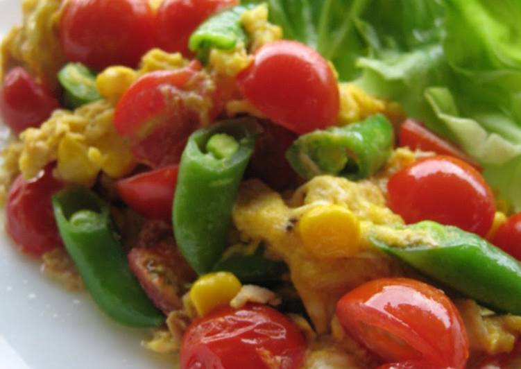 Scrambed Eggs with Colourful Vegetables and Tuna