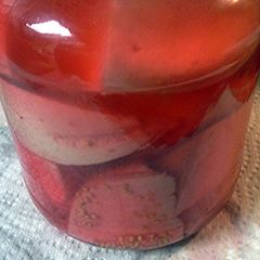 A picture of pickled bologna.