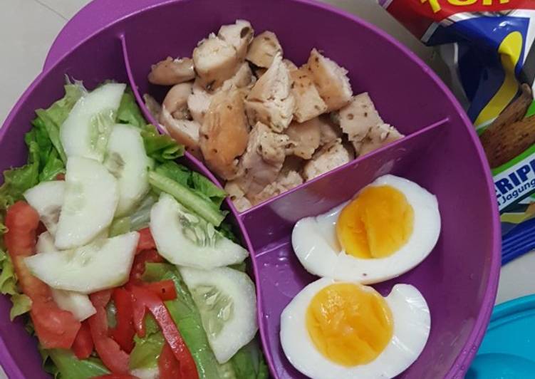 Langkah Mudah Menyiapkan Chicken Caesar Salad Top Enaknya