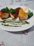 Peperoni ripieni con formaggio e uova al forno