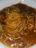 Fideos Tomoshiraga Somen en salsa oriental de pescado, con albóndigas, y gambas langostineras