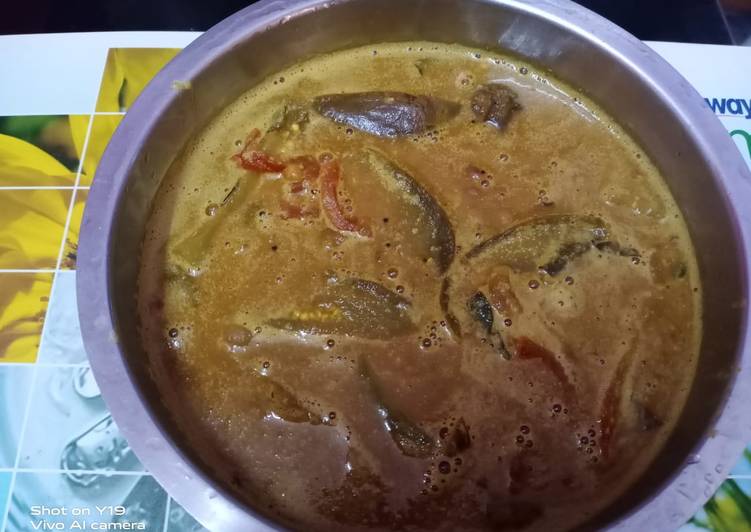 Simple Way to Prepare Homemade காராமணி கத்திரிக்காய் காரக்குழம்பு (Kaaraamani kathirikkaai kaarakulambu recipe in tamil)