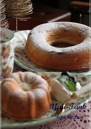 A picture of Berry Cheese Angel Cake.