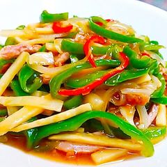 A picture of Low Calorie Chinjao Rosu (Beef and Pepper Stir-Fry).