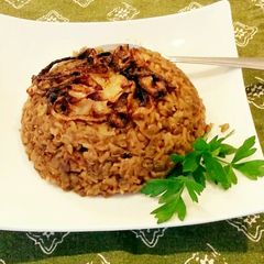 A picture of Lebanese Mujadra (lentils, rice & caramelized onions).