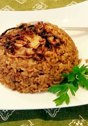 A picture of Lebanese Mujadra (lentils, rice & caramelized onions).