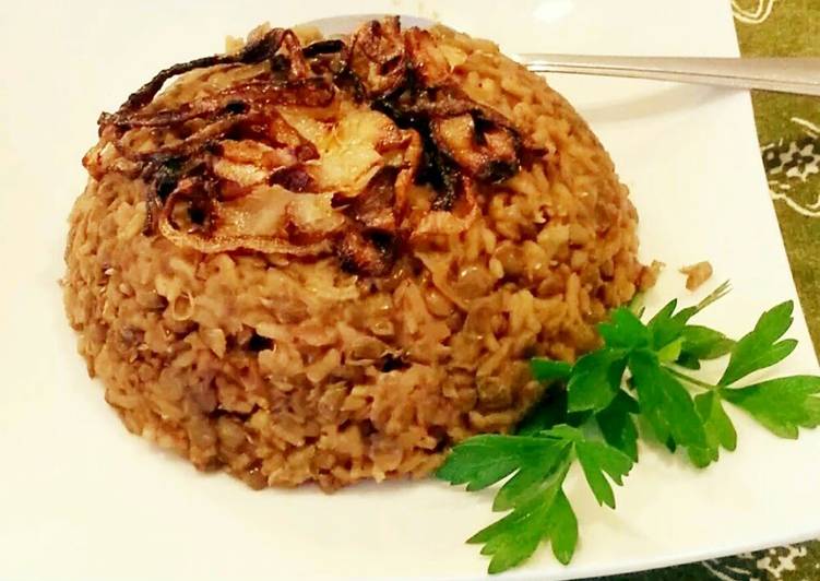 Recipe of Any-night-of-the-week Lebanese Mujadra (lentils, rice &amp; caramelized onions)