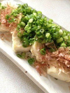 A picture of Looks like a Feast Firm Tofu with Bonito Flakes and Green Onion.