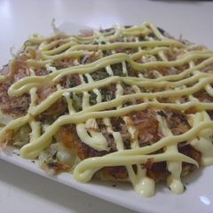 Okonomiyaki that's Crispy Outside and Fluffy Inside A picture of Okonomiyaki that's Crispy Outside and Fluffy Inside.