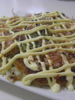 A picture of Okonomiyaki that's Crispy Outside and Fluffy Inside.