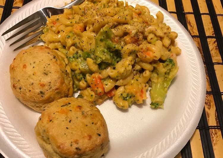 One pot Shrimp and broccoli mac and cheese