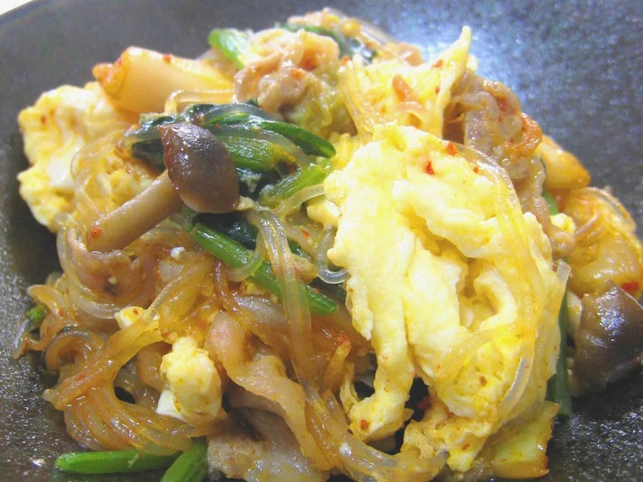 Easy Steps to Prepare Recipes Pork, Egg, Spinach, Glass Noodles &amp;amp; Kimchi Stir-fry the So Delicious So Delicious.