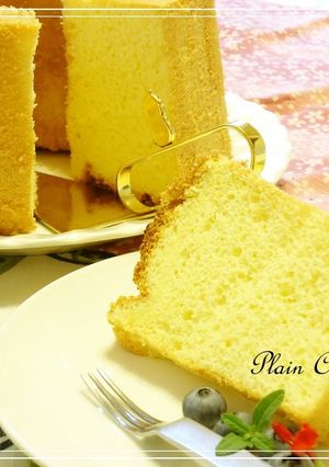 A picture of My Favorite Plain Chiffon Cake.