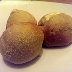 A picture of Sophie's garlic cheese stuffed dough balls.