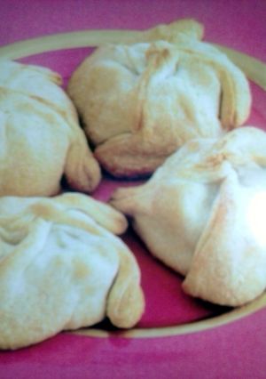 A picture of Creamy Chicken Purses.