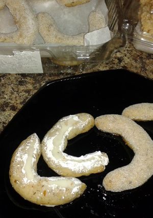 A picture of Momma's Pecan Crescents.