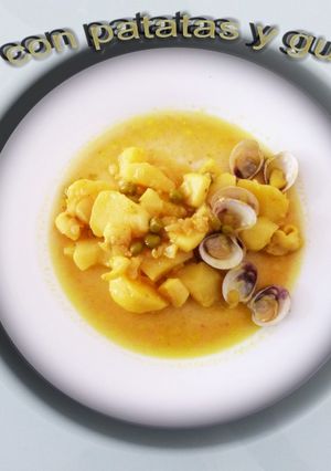 Una foto de Sepia con patatas y guisantes