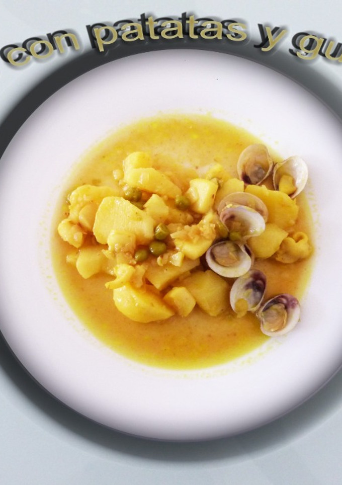 Una foto de Sepia con patatas y guisantes