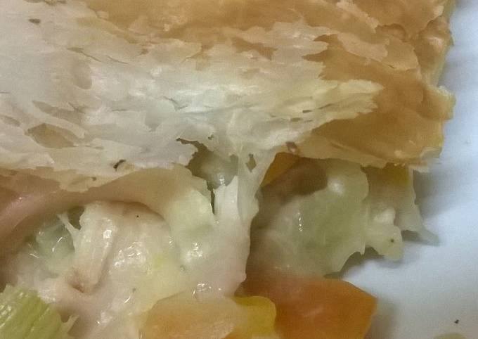 Cheesy chicken veggie pie