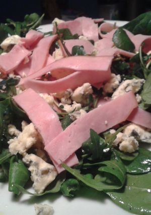 A picture of Smoked Ham & Blue Cheese Salad (LCHF).