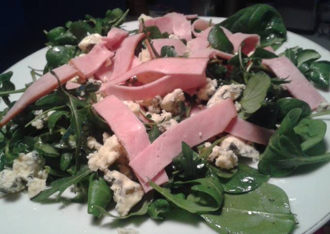 Recipe of Quick Smoked Ham &amp; Blue Cheese Salad (LCHF)