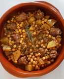 Garbanzos, patata, chorizo criollo y salsa a base de chimichurri
