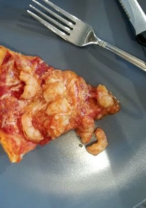 A picture of shrimp & garlic pizza.