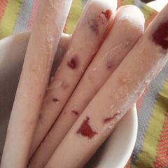A picture of Strawberry Cheesecake Ice Pops.