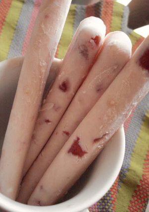 A picture of Strawberry Cheesecake Ice Pops.