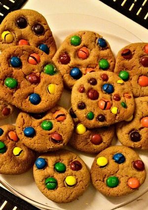 A picture of Easy M&M Peanut Butter Cookies.