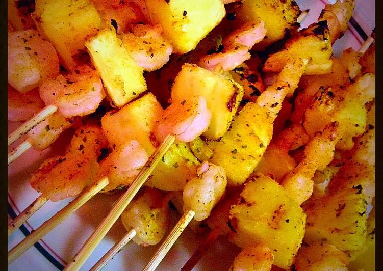 Lemony Garlic Shrimp & Pineapple Kabobs