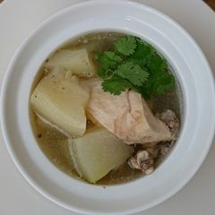 A picture of Winter Melon Chicken Soup.