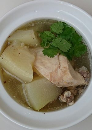 A picture of Winter Melon Chicken Soup.