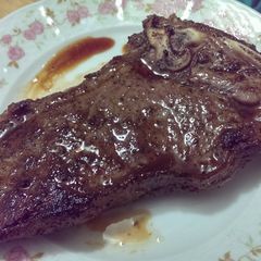 A picture of Simple pan-fried steak.