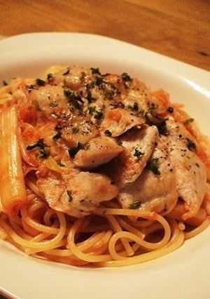 A picture of Leek and Chicken Tomato Pasta.