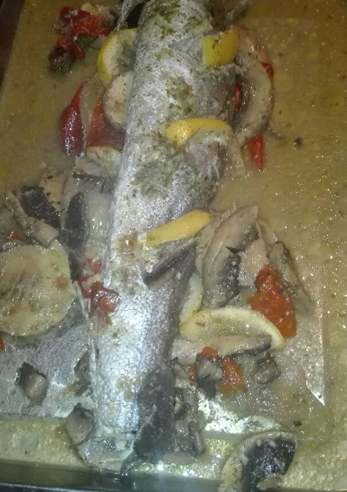 Una foto de Merluza al papillote con pimientos del piquillo y champiñones naturales