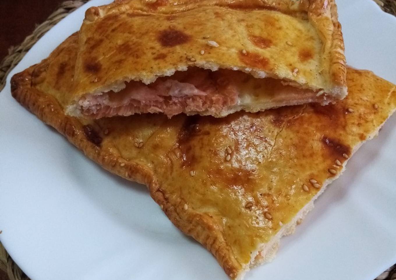 Empanada de salmón ahumado con extra de queso