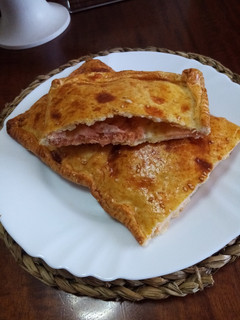 Foto principal de Empanada de salmón ahumado con extra de queso