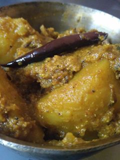 সুখা দম আলু(sukha dum aloo recipe in Bengali) রেসিপির প্রধান ছবি
